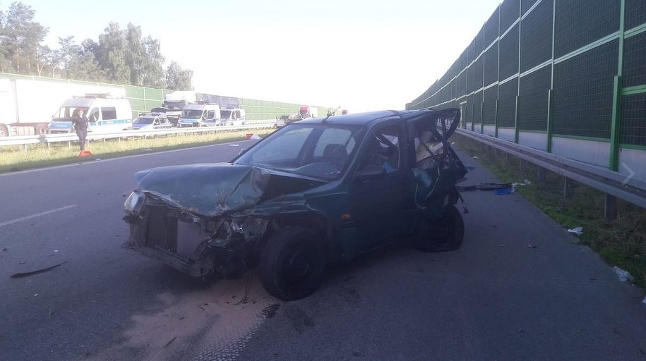 Rozbite audi po wypadku na autostradzie A1 /Policja /