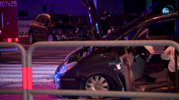 Rozbite auta w miejscu tragicznego wypadku w Łodzi /TVN24/x-news /Zrzut ekranu