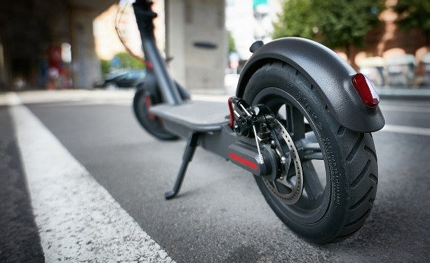 Rozbito młodociany gang wykorzystujący miejskie hulajnogi do rozbojów