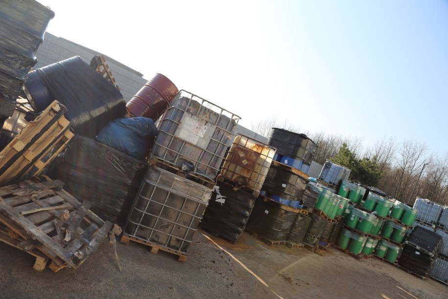 Rozbito zorganizowaną grupę przestępczą zajmującą się nielegalnym składowaniem niebezpiecznych odpadów /Policja