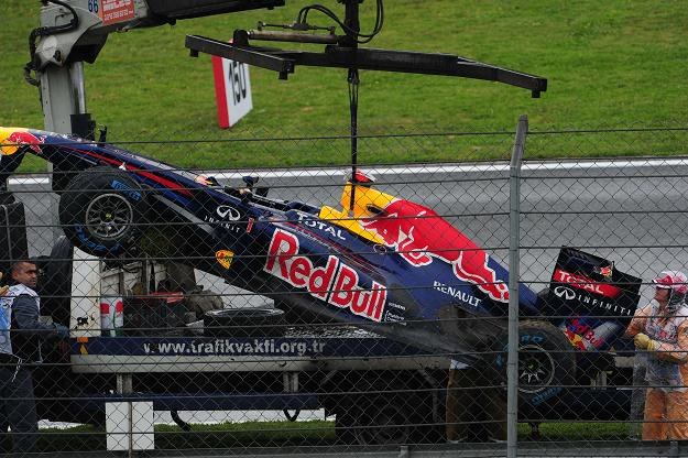 Rozbity bolid Vettela /AFP