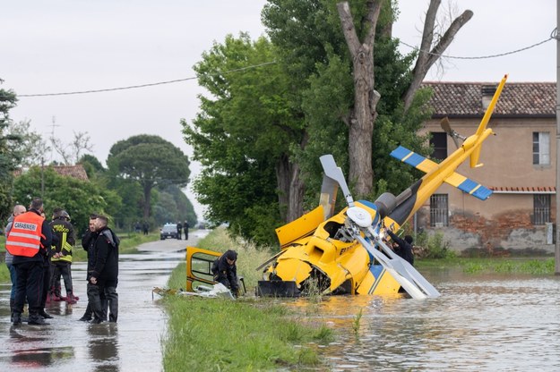 Rozbity helikopter ratunkowy pod Rawenną /PASQUALE BOVE /PAP/EPA