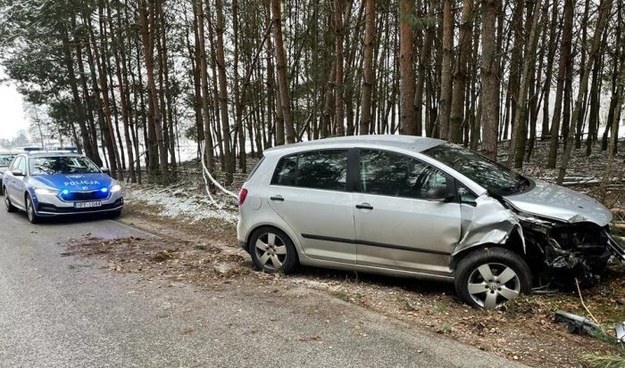 Rozbity samochód pijanego kierowcy /Policja Łódzka /