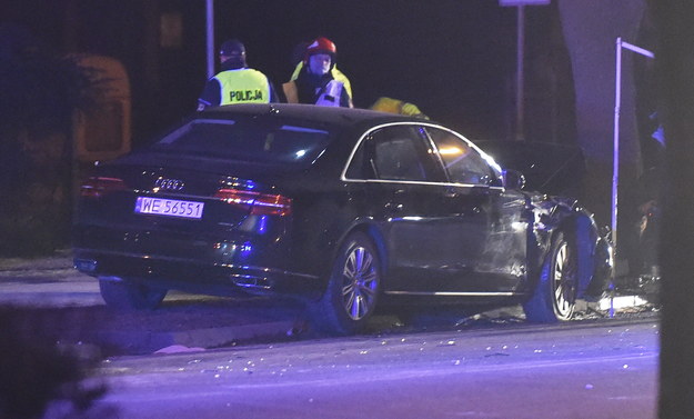 Rozbity samochód rządowy. Do wypadku doszło w Oświęcimiu w 2017 roku /Jacek Bednarczyk /PAP