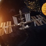 Rozbłysk słoneczny i Międzynarodowa Stacja Kosmiczna ISS na jednym zdjęciu