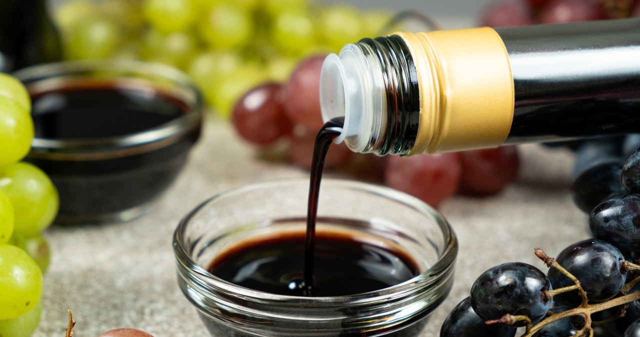Rozcieńcz ocet balsamiczny wodą, a otrzymasz prozdrowotny tonik dla odporności i lepszego trawienia /123RF/PICSEL