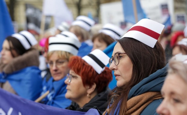 Rozczarowane pielęgniarki i zmiany w in vitro, czyli pierwszy rok rządu w ochronie zdrowia