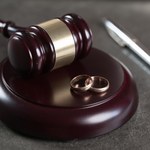 Rozdzielność majątkowa a dziedziczenie. Czy żona dostanie coś po mężu?