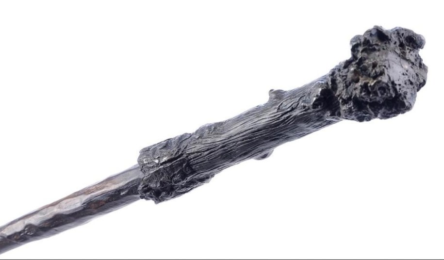 Różdżka Daniela Radcliffe'a z filmów „Harry Potter i Insygnia Śmierci” /PROP STORE /