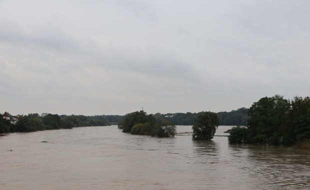 Rozebrał wał przeciwpowodziowy, bo chciał powędkować 