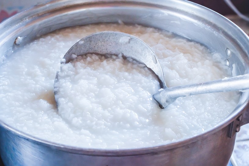Rozgotowny ryż ukoi twój żołądek /123RF/PICSEL
