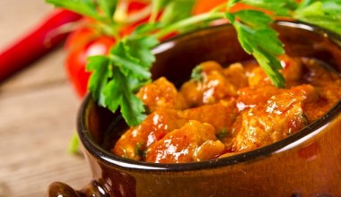 Rozgrzewający obiad na Wszystkich Świętych. Bez długiego stania przy garach