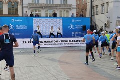 Rozgrzewka przed startem Cracovia Maratonu