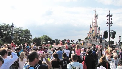 Rozjuszony bizon sterroryzował paryski Disneyland