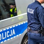 Rozklejał plakaty Brauna, miał uderzyć kobietę. Wcześniej był karany