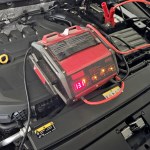 akumulator Rozładowany akumulator 12 V w hybrydzie. Czy można ruszyć?