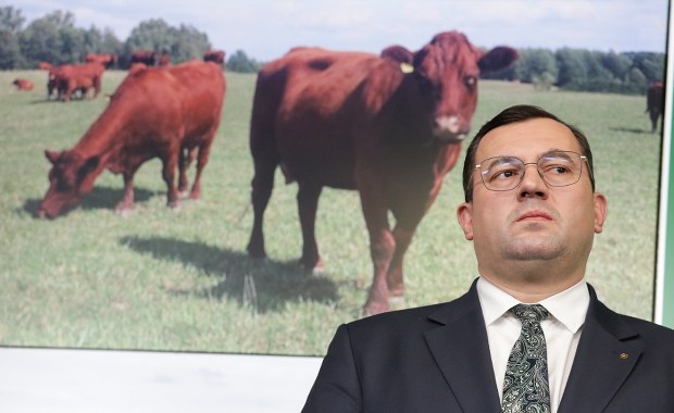 Rozlał gnojowicę przed domem ministra rolnictwa