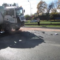 Przewrócona betoniarka blokuje "jedynkę" w Łodzi