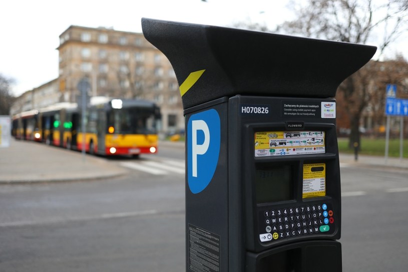 Rozlicz PIT i płać 30 zł rocznie za parkowanie w Warszawie /Adam Burakowski /Reporter