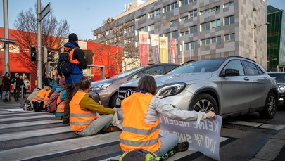 Rozłoszczeni kierowcy pobili aktywistów klimatycznych