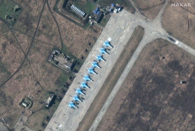 Rozmieszczenie myśliwców w rosyjskiej bazie lotniczej. /MAXAR TECHNOLOGIES HANDOUT /PAP/EPA