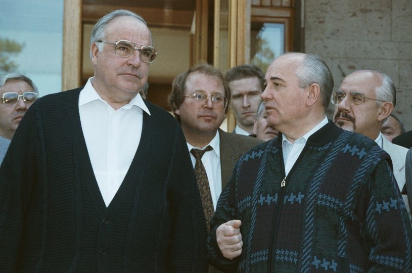Rozmowy kanclerza Niemiec Helmutha Kohla z przywódcą ZSRR Michaiłem Gorbaczowem. Lipiec 1990 r. /SHONE / Contributor /Getty Images