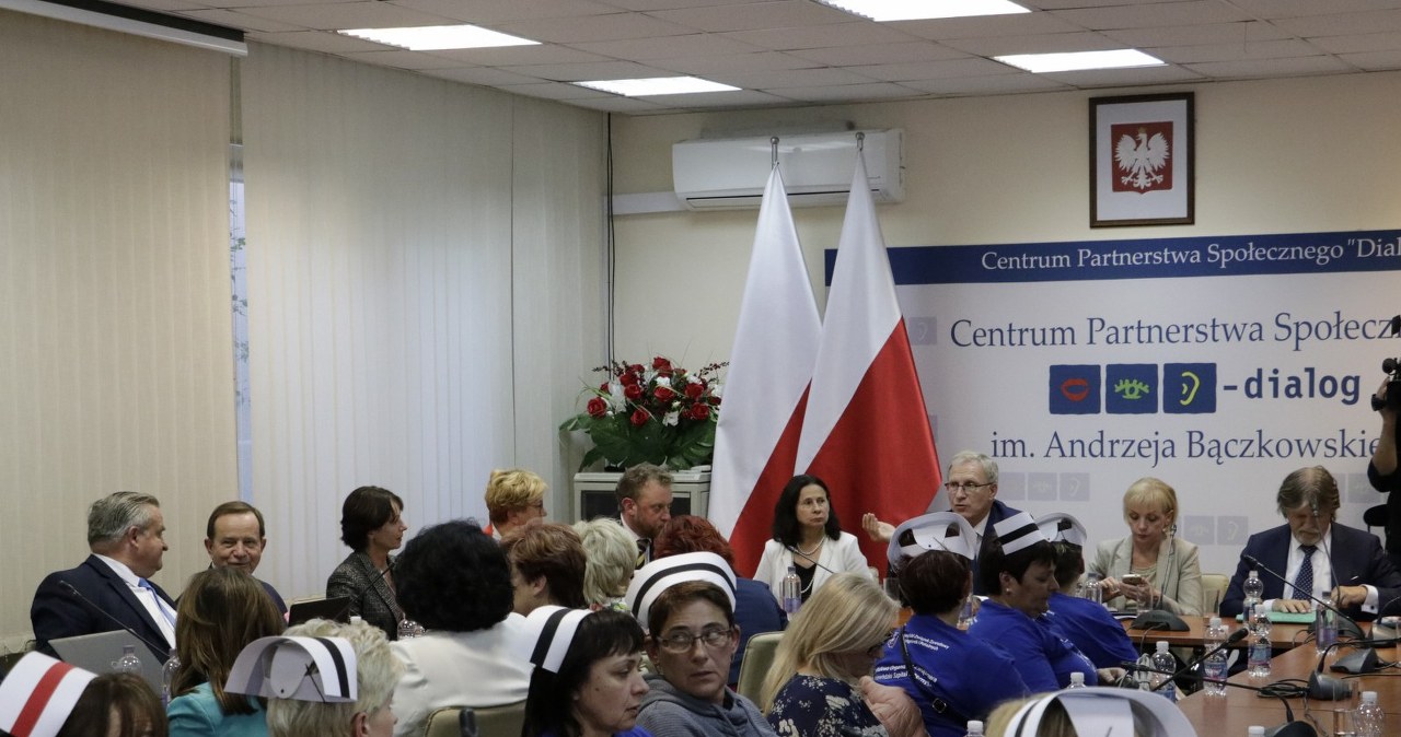 Rozmowy pielęgniarek z ministrem zdrowia w Centrum Dialog