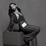 Roznegliżowana Conchita Wurst pozuje z Lagerfeldem i ciężarną modelką