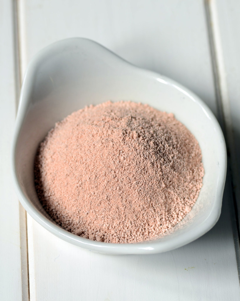 Różowa glinka ma działanie odświeżające i oczyszczające /123RF/PICSEL