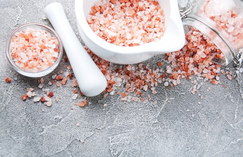 Różowa sól himalajska wcale nie jest tak zdrowa, jak mogłoby się wydawać /123RF/PICSEL