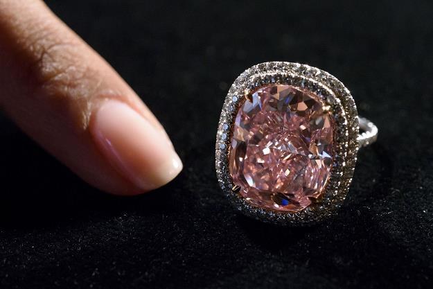 Różowe diamenty są bardzo poszukiwane /AFP