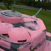 Różowy czołg w Wołominie