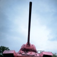 Różowy czołg w Wołominie