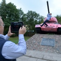 Różowy czołg w Wołominie