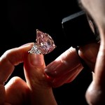 Różowy diament Fortune może być wart 35 mln dolarów na aukcji Christie's 