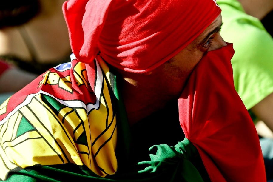 Rozpacz kibica Portugalii /ANTONIO COTRIM  /PAP/EPA