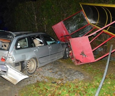 Rozpędzone bmw uderzyło w pieszego. Nastoletni kierowca zatrzymany po ucieczce