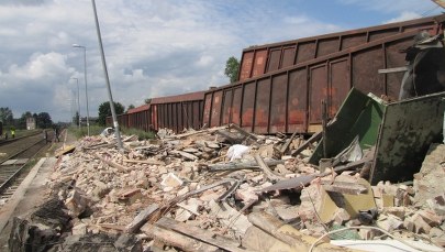 Rozpędzony wagon wbił się w budynek dworca