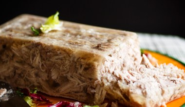 Rozpływa się w ustach i wspiera stawy. Polska galareta się przy niej chowa 