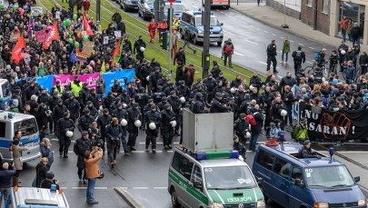 Rozpoczął się zjazd antyunijnego AfD. Demonstracje na ulicach Kolonii