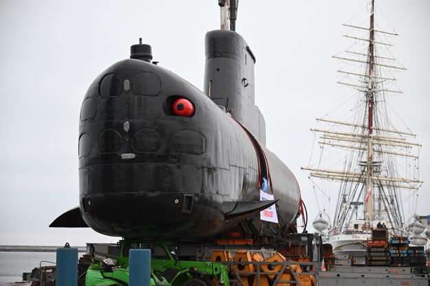 Rozpoczęcie operacji przetransportowania okrętu podwodnego typu Kobben ORP Sokół / 	Adam Warżawa    /PAP