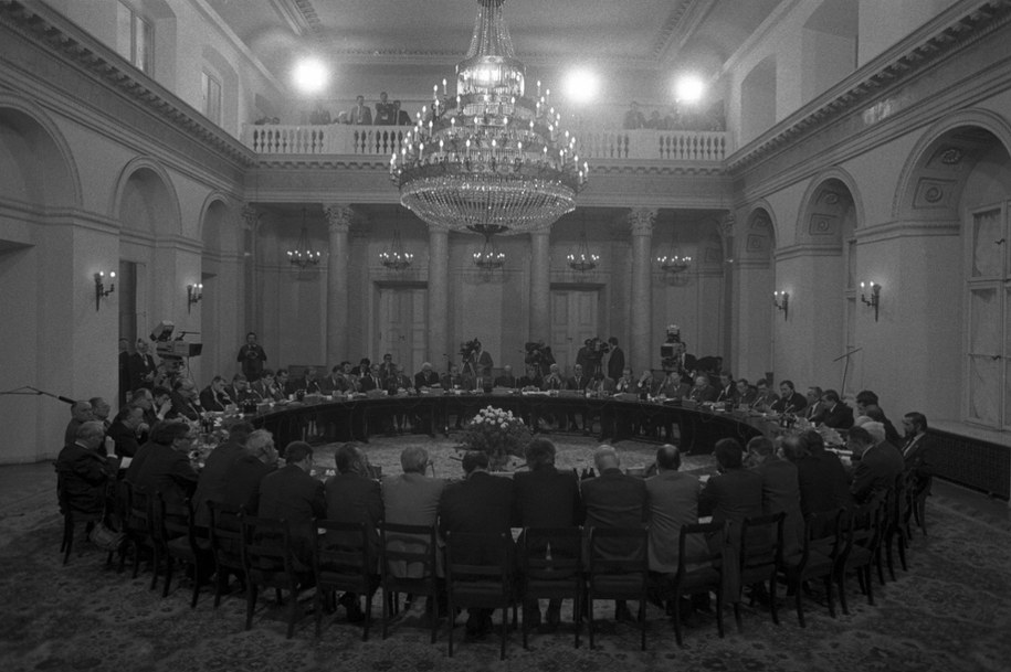 Rozpoczęcie posiedzenia obrad Okrągłego Stołu; Warszawa 6 lutego 1989 /	Grzegorz Rogiński /PAP