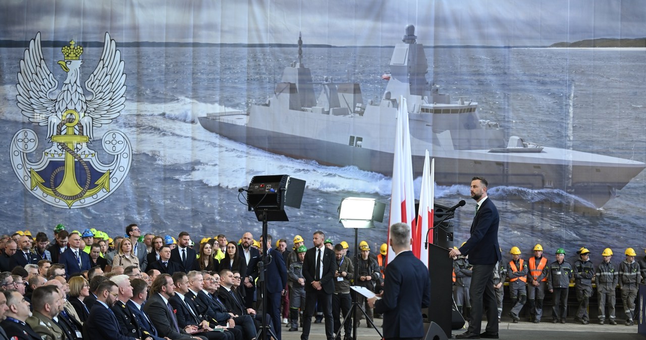 Rozpoczęła się budowa drugiej fregaty Miecznik / 	Adam Warżawa    /PAP