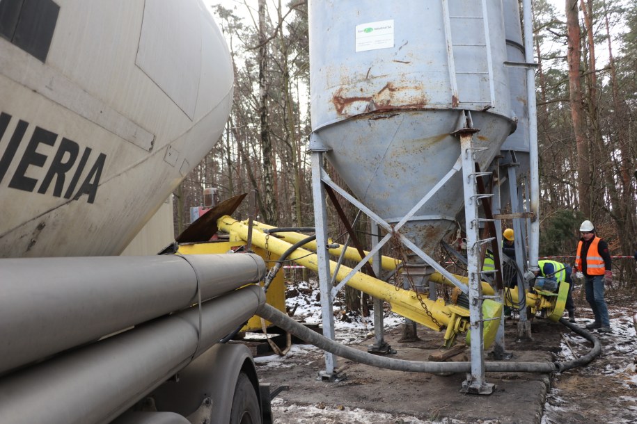 Rozpoczęło się zatłaczanie substancji stabilizującej teren w Trzebini /Józef Polewka /RMF FM