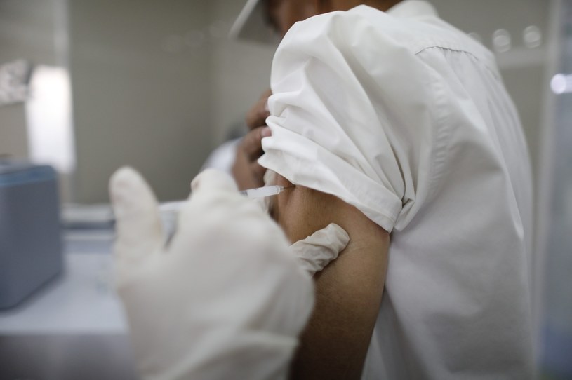Rozpoczęły się pierwsze w Europie testy na ludziach szczepionki przeciw koronawirusowi /Leonardo Fernandez Viloria /Getty Images