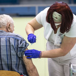 Rozpoczęły się szczepienia czwartą dawką dla osób powyżej 80 lat