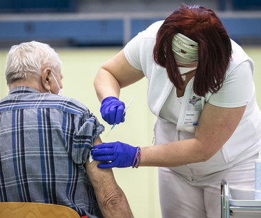 Rozpoczęły się szczepienia czwartą dawką dla osób powyżej 80 lat