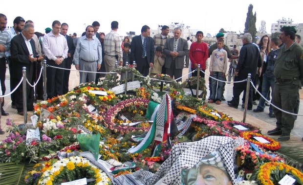 Rozpoczęto demontaż sarkofagu Arafata, jutro ekshumacja 