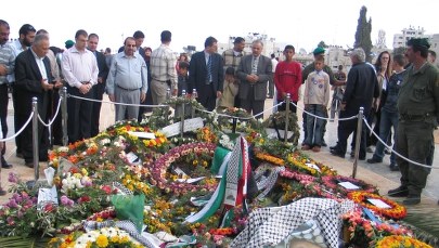 Rozpoczęto demontaż sarkofagu Arafata, jutro ekshumacja 