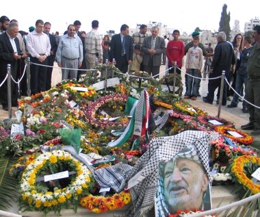 Rozpoczęto demontaż sarkofagu Arafata, jutro ekshumacja 